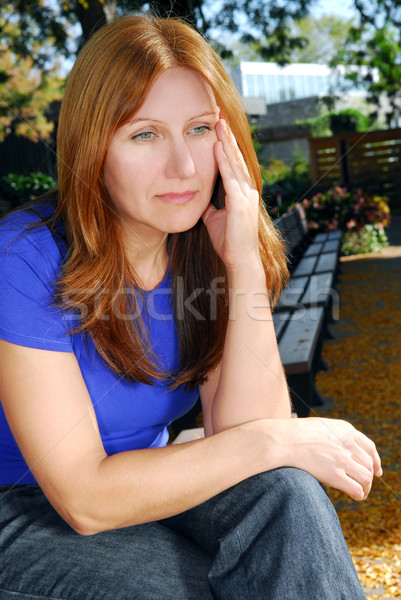 Foto stock: Triste · mulher · mulher · madura · olhando · sessão