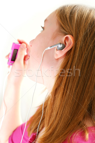 девушки слушать музыку mp3-плеер Сток-фото © elenaphoto