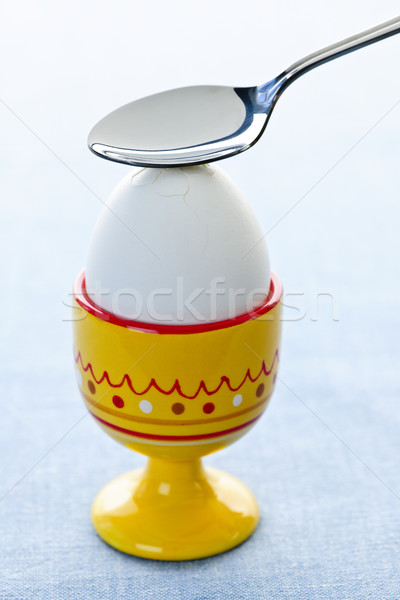 Foto stock: Huevo · pasado · por · agua · taza · abierto · suave · cuchara · alimentos