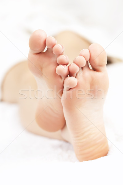 Stóp miękkie kobiet bose stopy Zdjęcia stock © elenaphoto
