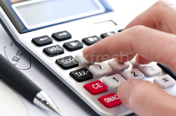 Vergi hesap makinesi kalem yazarak sayılar gelir Stok fotoğraf © elenaphoto