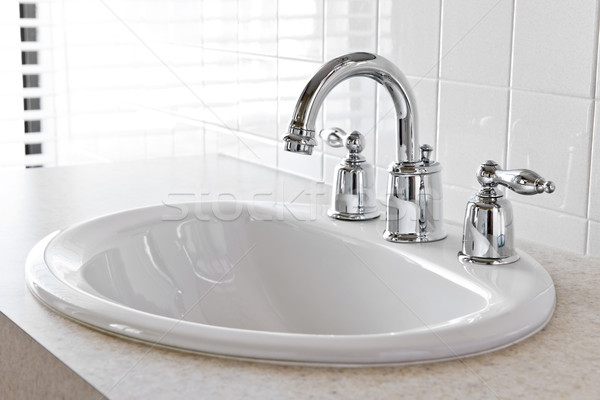 łazienka umywalka wnętrza biały kran domu Zdjęcia stock © elenaphoto
