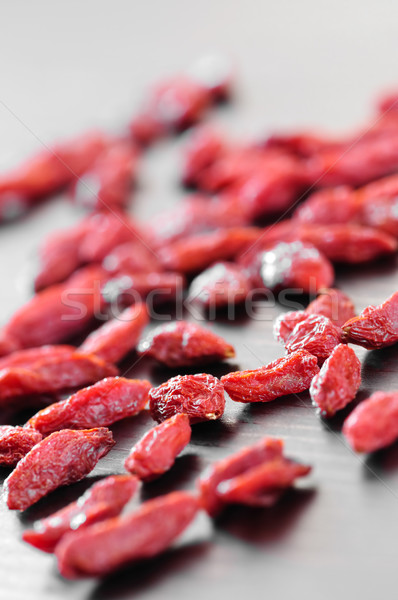 Stockfoto: Bessen · Rood · gedroogd · tabel · vruchten · gezondheid