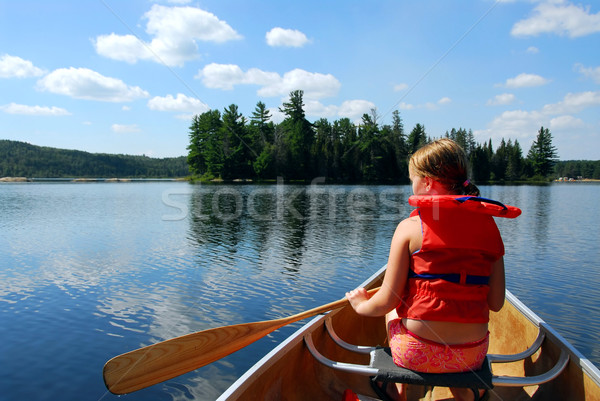 Copil canoe scenic lac familie Imagine de stoc © elenaphoto