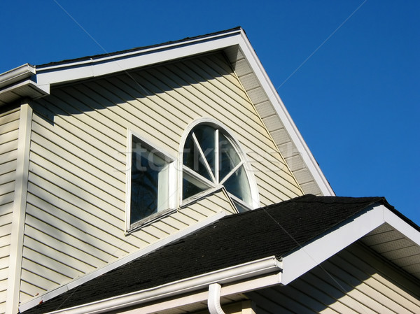 Haus home Fragment hellen blauer Himmel Gebäude Stock foto © elenaphoto