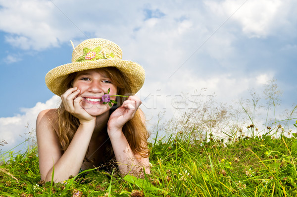 Junge Mädchen Verlegung Wiese jungen Sommer Stock foto © elenaphoto