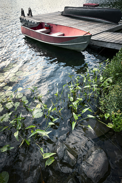 Barca dock piccolo lago rosso legno Foto d'archivio © elenaphoto