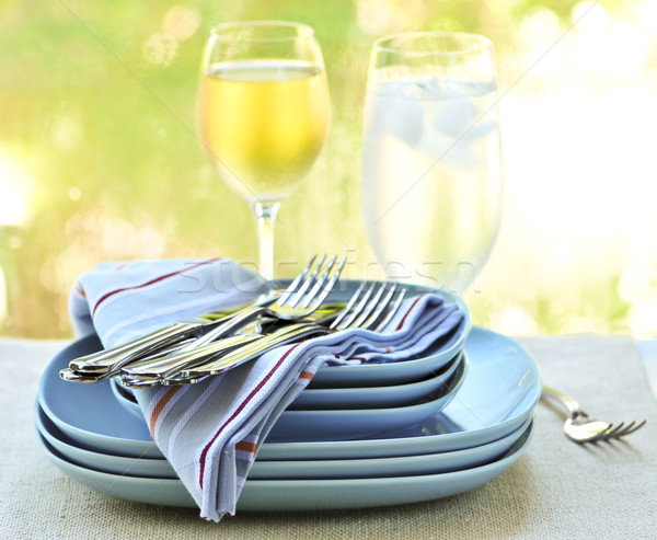 Tányérok evőeszköz asztal boglya étel ital Stock fotó © elenaphoto