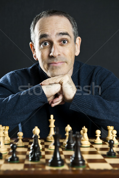 Foto stock: Hombre · tablero · de · ajedrez · tablero · de · ajedrez · pensando · ajedrez · estrategia