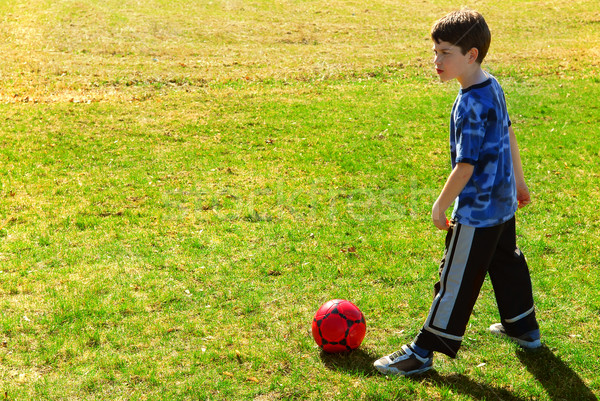 Сток-фото: играет · Футбол · красный · мальчика · за · пределами