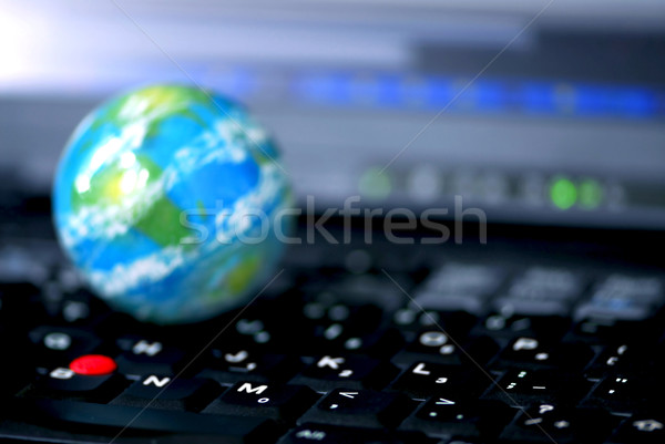 Internet calculator afaceri la nivel mondial conectivitate afaceri internationale Imagine de stoc © elenaphoto