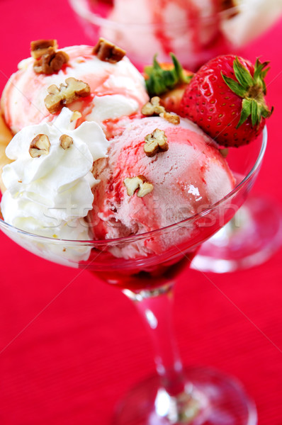 Fragola gelato sundae fresche fragole alimentare Foto d'archivio © elenaphoto