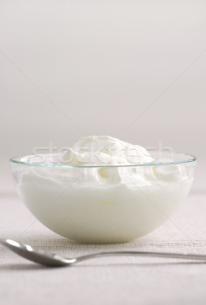 Yogurt frescos servido vidrio tazón alimentos Foto stock © elenaphoto