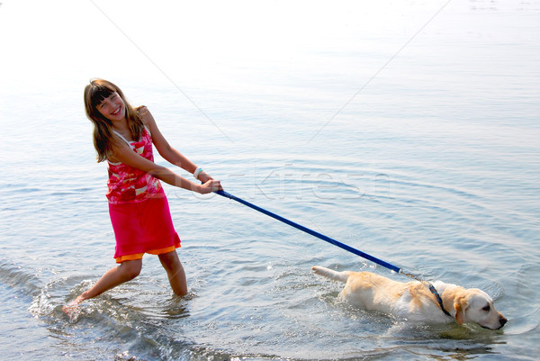 Foto stock: Menina · jogar · cão · menina · feliz · água · crianças