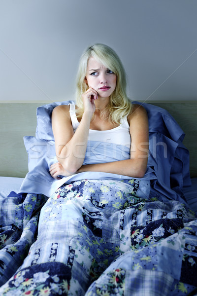 女子 不眠夜 金發碧眼的女人 床 失眠 婦女 商業照片 © elenaphoto
