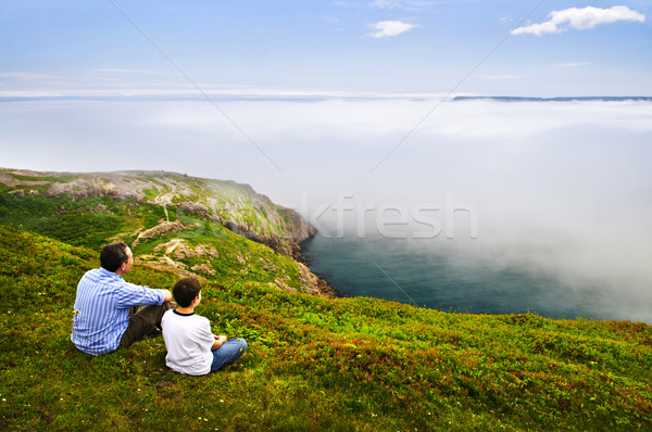 Stockfoto: Vader · zoon · oceaan · kust · naar · mistig