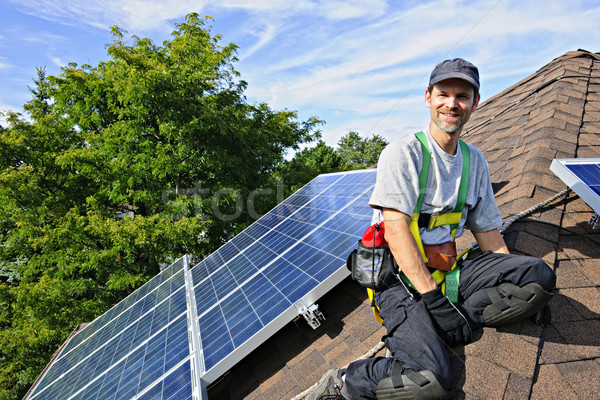 Panneau solaire installation homme autre énergie Photo stock © elenaphoto