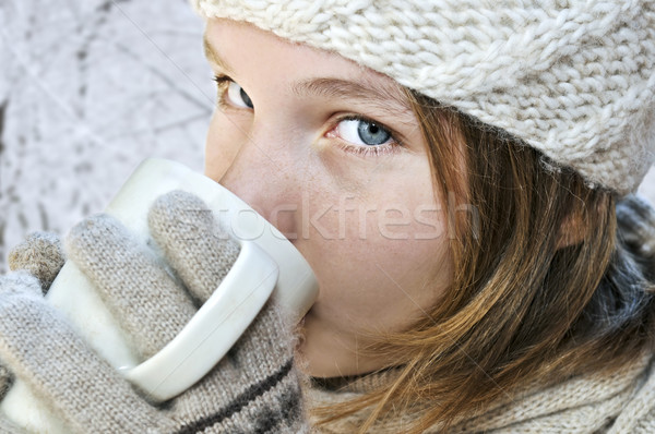 Kış kız genç kız şapka fincan sıcak çikolata Stok fotoğraf © elenaphoto