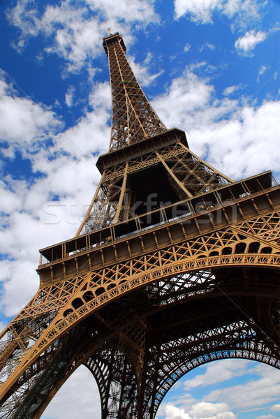 Eiffelturm blauer Himmel Paris Frankreich Wolken Gebäude Stock foto © elenaphoto