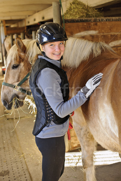 Dziewczyna konia portret stabilny kobiet Zdjęcia stock © elenaphoto