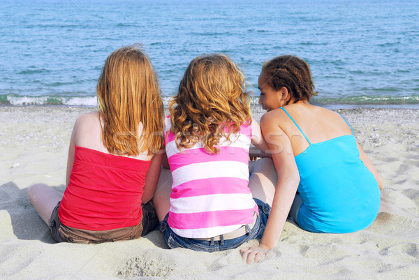 Stok fotoğraf: Kızlar · plaj · portre · üç · oturma