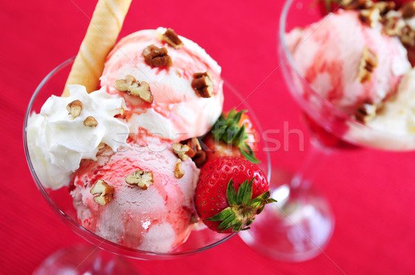Aardbei ijs ijscoupe vers aardbeien voedsel Stockfoto © elenaphoto
