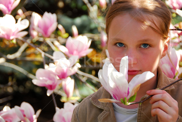 Kız manolya güzel genç kız pembe çiçek Stok fotoğraf © elenaphoto