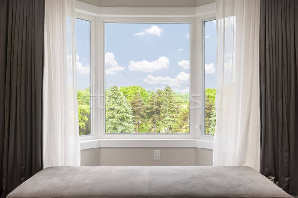 窗口 夏天 視圖 窗簾 樹 天空 商業照片 © elenaphoto