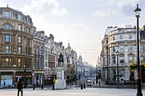 Krzyż Londyn widoku wcześnie rano drogowego budynku Zdjęcia stock © elenaphoto