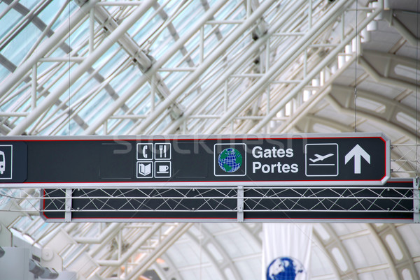 Lotniska podpisania międzynarodowych szkła podróży znaki Zdjęcia stock © elenaphoto