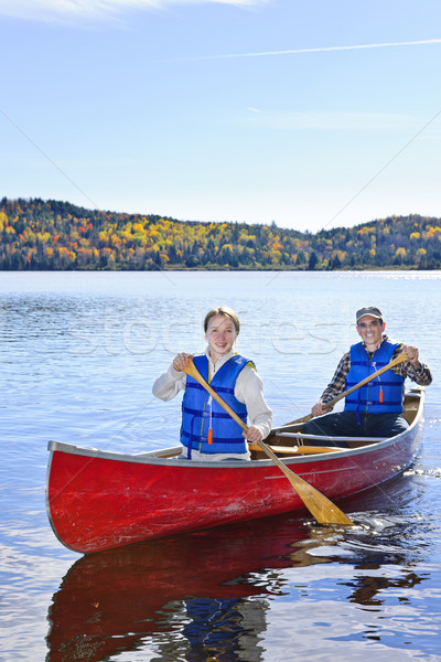 Familie canoe excursie tată fiica lac Imagine de stoc © elenaphoto