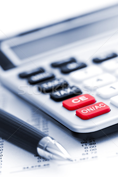 Stockfoto: Belasting · calculator · pen · nummers · inkomen · terugkeren