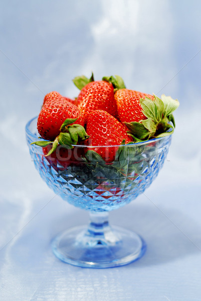 Stockfoto: Aardbei · stilleven · aardbeien · Blauw · glas · kom