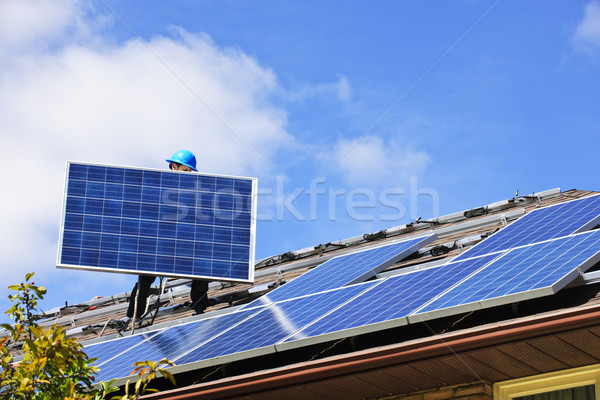 Panneau solaire installation travailleur autre énergie Photo stock © elenaphoto