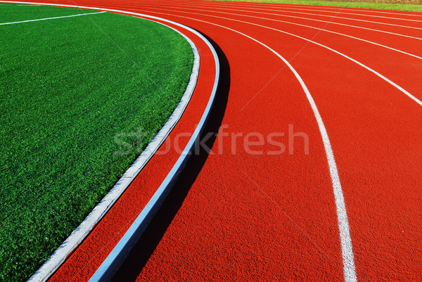 Roşu pista de curse sport câmp exercita alerga Imagine de stoc © elenaphoto