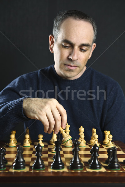 Stock foto: Mann · spielen · Schach · bewegen · Schachfigur · Holz