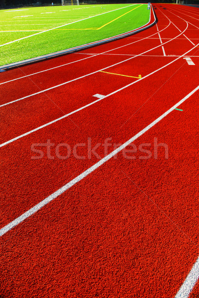 Roşu pista de curse verde teren de fotbal fotbal sport Imagine de stoc © elenaphoto