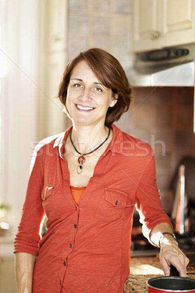 Glücklich Frau Küche home lächelnd reife Frau Stock foto © elenaphoto