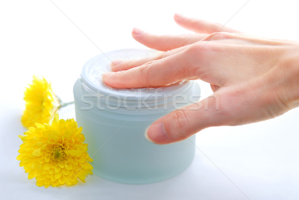 Krém kéz megérint nyitva bögre virágok Stock fotó © elenaphoto