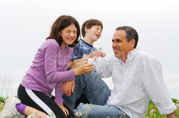 Foto d'archivio: Famiglia · felice · bambini · giocare · padre · denti · di · leone