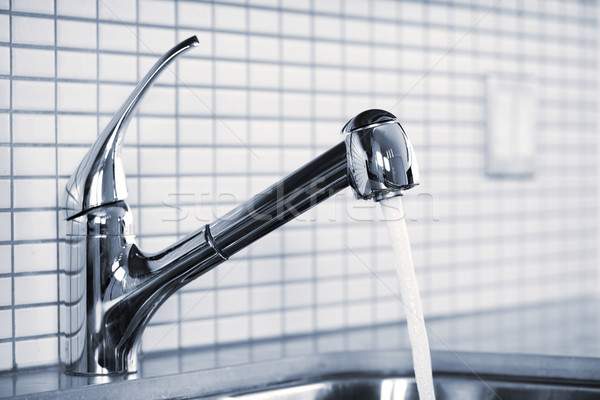 Cucina rubinetto acciaio inossidabile sink esecuzione acqua Foto d'archivio © elenaphoto