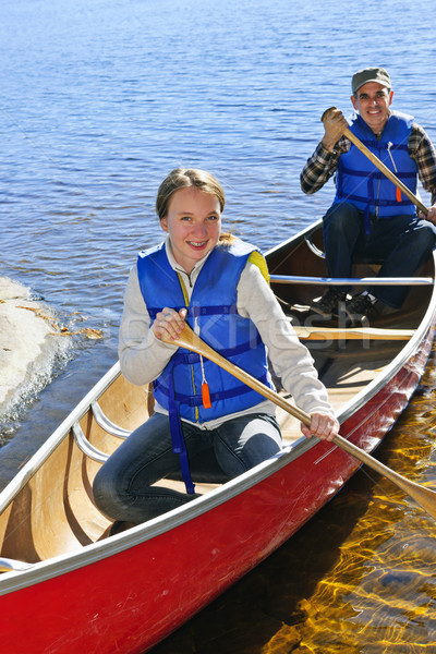 Familie canoe excursie tată fiica lac Imagine de stoc © elenaphoto