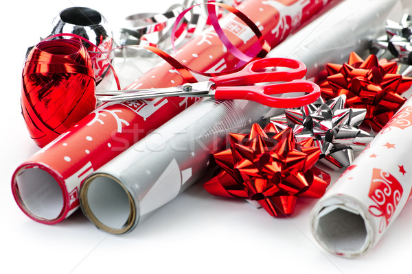 Karácsony csomagolópapír tekercsek szalagok íjak olló Stock fotó © elenaphoto