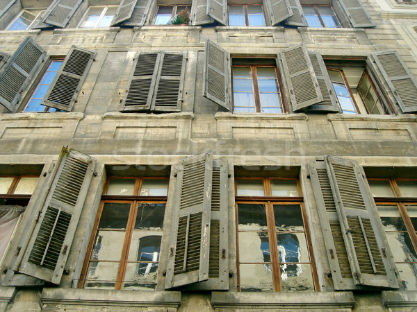 Oude vuile gebouw gebroken Windows Stockfoto © Elenarts