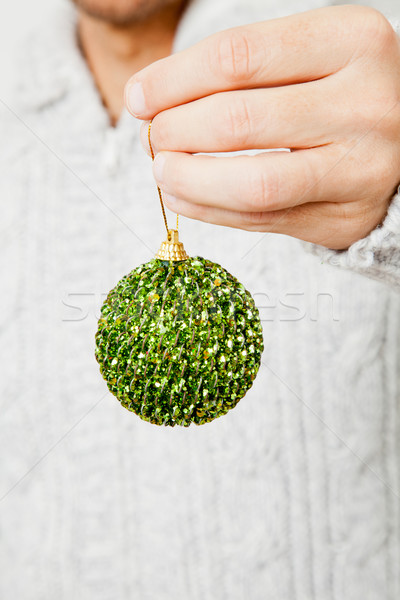 Verde Crăciun fleac agatat om Imagine de stoc © ElinaManninen