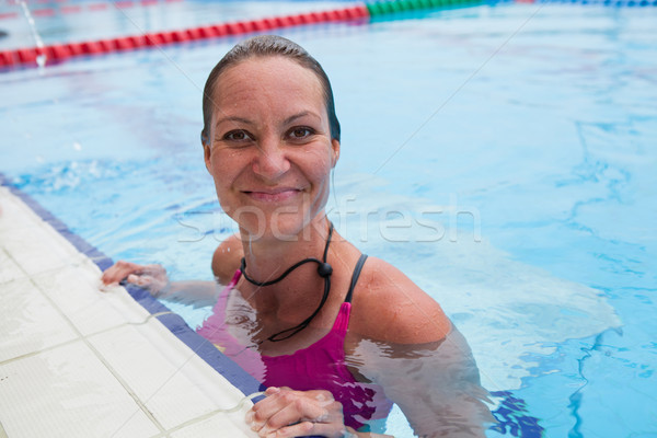 Femminile nuotatore piscina bordo sorridere riposo Foto d'archivio © ElinaManninen