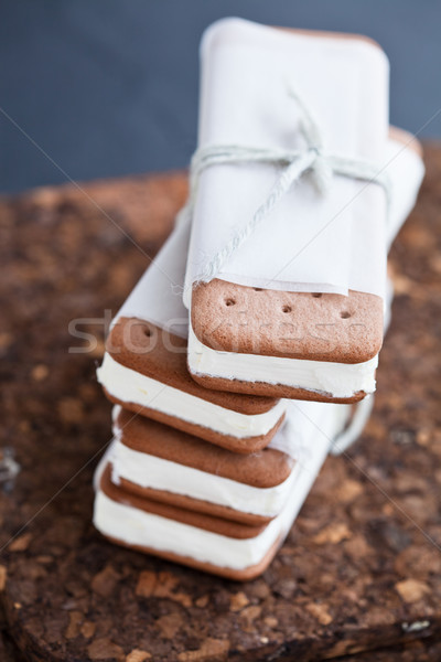 Fagylalt kekszek közelkép boglya vanília fehér Stock fotó © ElinaManninen