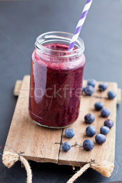 藍莓 冰沙 玻璃 帶 稻草 商業照片 © ElinaManninen