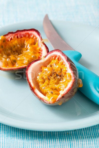 Paixão fruto delicioso fresco faca Foto stock © ElinaManninen