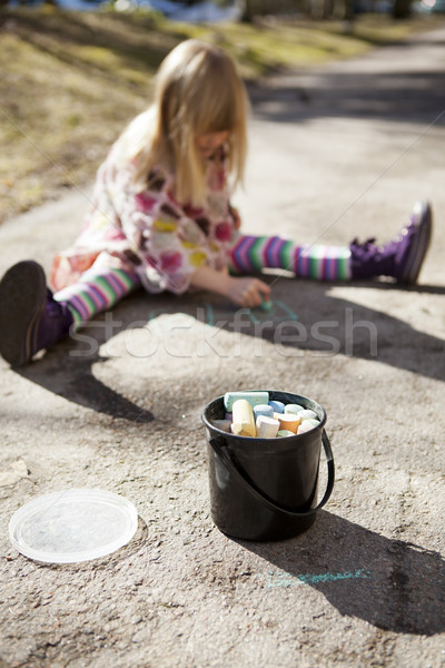 Dessin craie cute petite fille extérieur enfant [[stock_photo]] © ElinaManninen